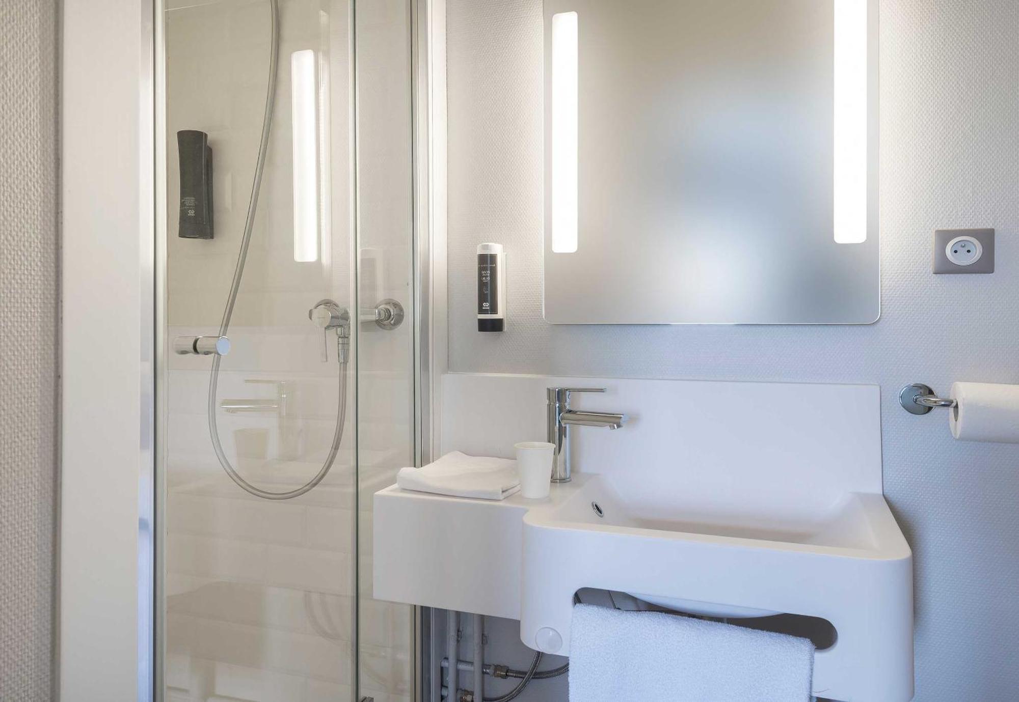 B&B Hotel Angers 1 Бокузе Экстерьер фото