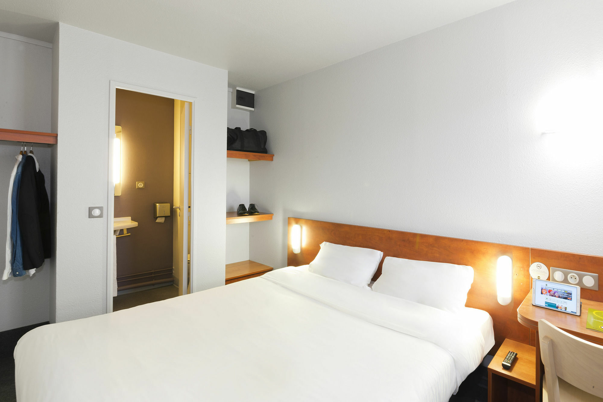 B&B Hotel Angers 1 Бокузе Экстерьер фото